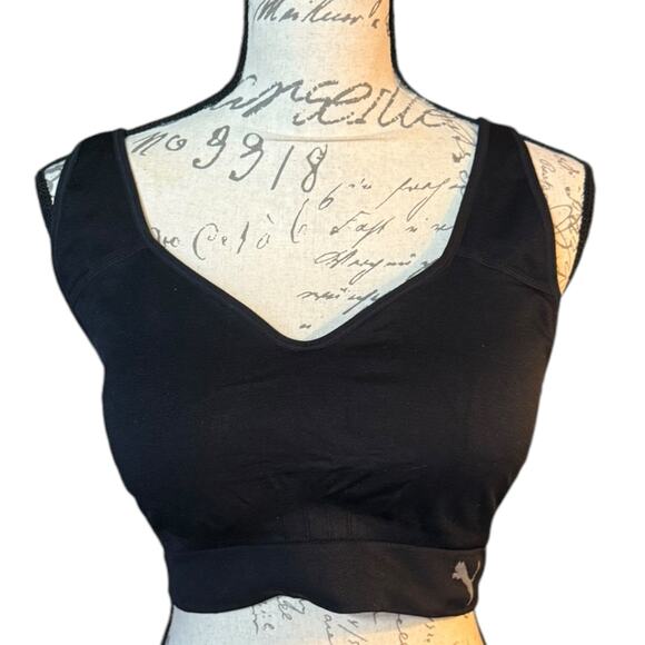 Puma Black Pullover Wireless Sports Size Bra Medium NWOT - Picture 1 of 2